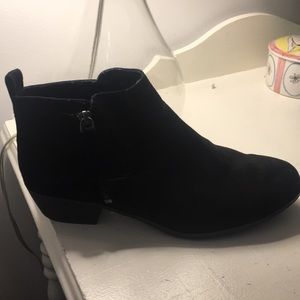 Black short bootie